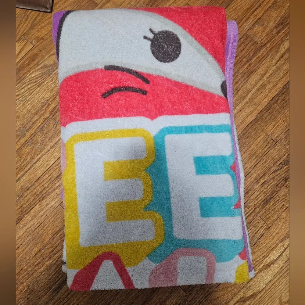 Squishmallows Throw Blanket Feelin' Mallow With Cam Cat, Fifi Fox & Winston Owl - Picture 2 of 6